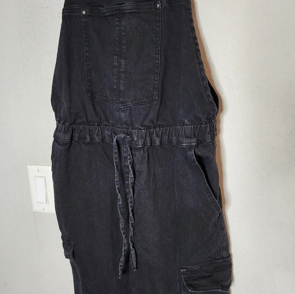 Almost Famous Black Stretch Denim Jogger Cargo Overalls. Size Large - Picture 11 of 16